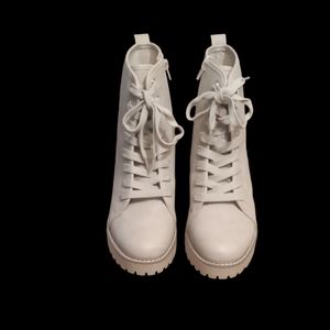 Size 9 Beige DV by Dolce Vita Cute Laceup Ankle Boots!